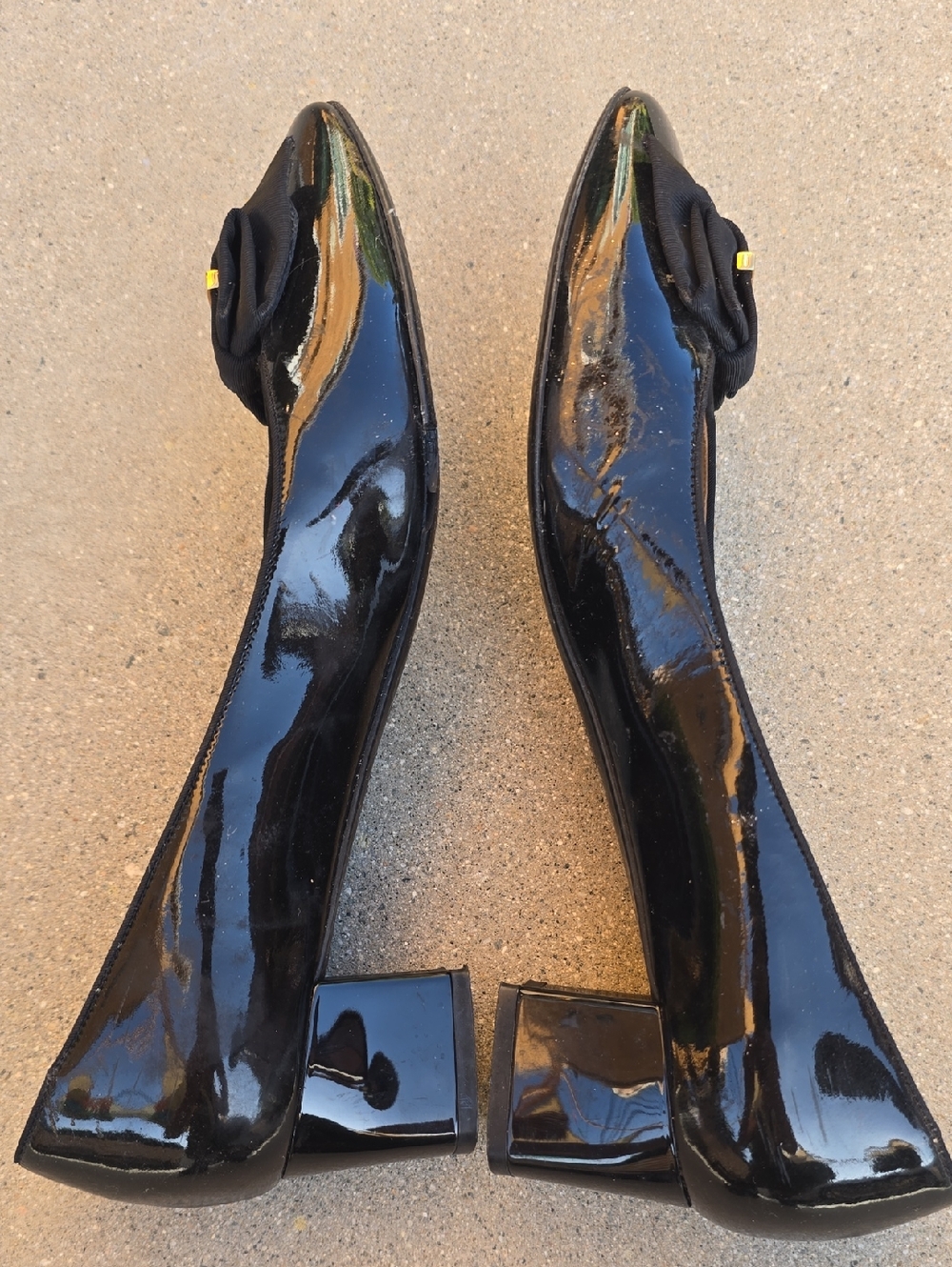 Salvatore Ferragamo Black Patent Vara Bow Block Heels Size 9 - Picture 5 of 13